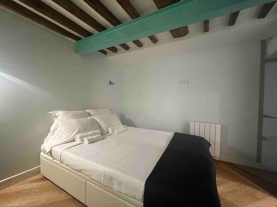 Paris Le Marais Duplex Lägenhet Exteriör bild